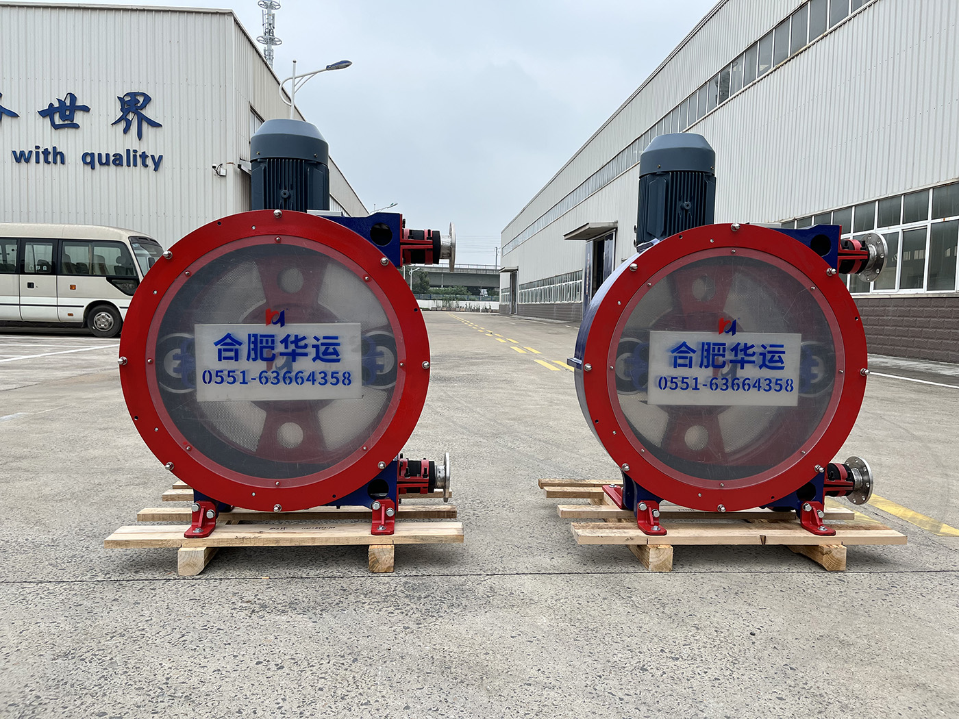 華運(yùn)機(jī)械兩臺高壓定制軟管泵成功進(jìn)軍鋰電市場，展現(xiàn)中國智造硬核實(shí)力